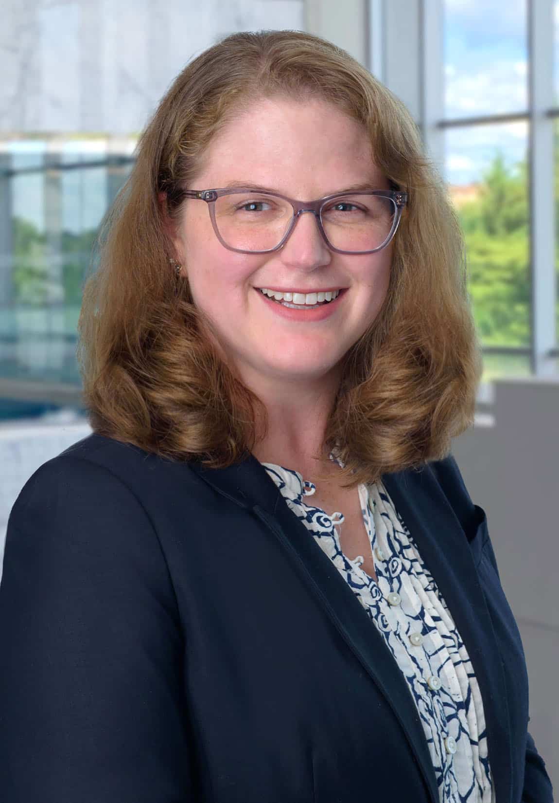 kristen leis headshot